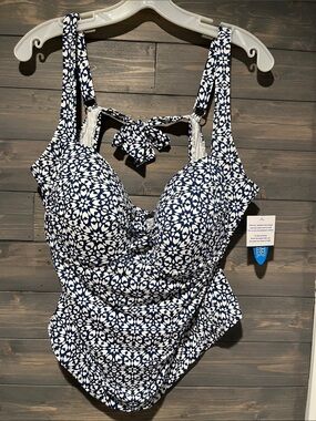 NWT Wave Zone Navy and White Floral Pattern One-Piece Swimsuit 18/2X
